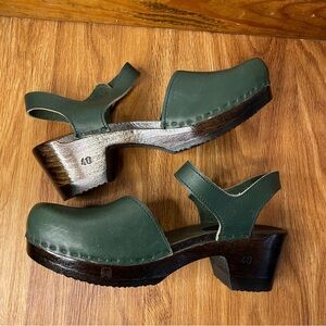 Sven Original Mary Jane Clog Hunter Green Leather Wood Base